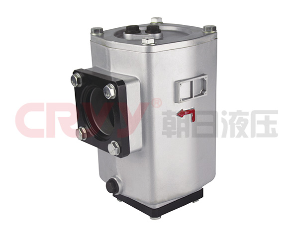 ISV系列管路吸油過(guò)濾器系由鋁合金外殼、濾芯、旁通閥及目測(cè)發(fā)訊器和電發(fā)訊器構(gòu)成的輕質(zhì)而堅(jiān)固的帶外殼吸油過(guò)濾器，應(yīng)豎直安裝在油箱外的管路上，不影響管路的布置，油箱…