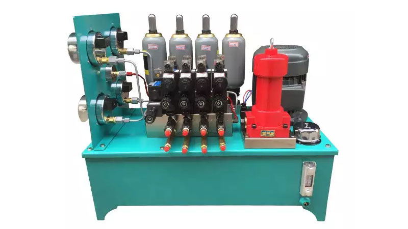 要防止液壓系統(tǒng)中油液污染，一方面要防止外部雜質(zhì)進(jìn)入液壓系統(tǒng)內(nèi)，另一方面選擇合適的液壓油過濾裝置，做好液壓油過濾。 下面液壓過濾器廠家朝日液壓跟大家分享液壓過濾器的選用技巧：